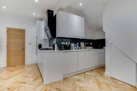 3 bedroom flat to rent, Horn Lane, Acton