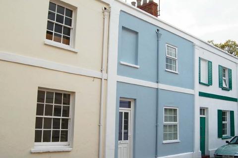 2 bedroom terraced house to rent, Little Bayshill Terrace