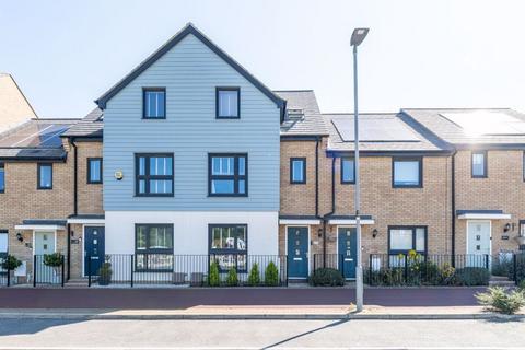 3 bedroom terraced house for sale, Longhorn Drive, Milton Keynes