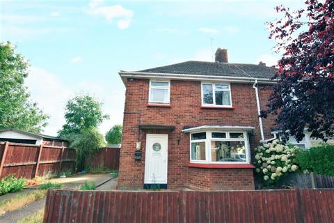 3 bedroom semi-detached house to rent, Thornbury Road, Clacton-On-Sea, CO15