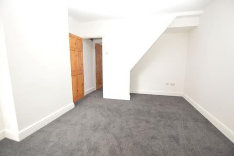 2 bedroom terraced house to rent, Morant Road, CO1, Colchester