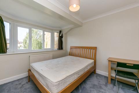 2 bedroom apartment to rent, Guildford Park Avenue, Guildford