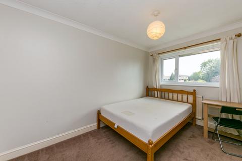 2 bedroom apartment to rent, Guildford Park Avenue, Guildford