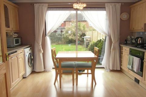 2 bedroom semi-detached house to rent, Chilcombe Way, Lower Earley
