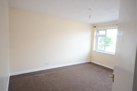 2 bedroom apartment to rent, Thirkleby Ave, Slough