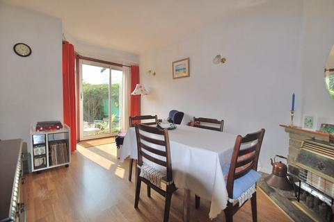 3 bedroom terraced house for sale, Newlands Way, Chessington