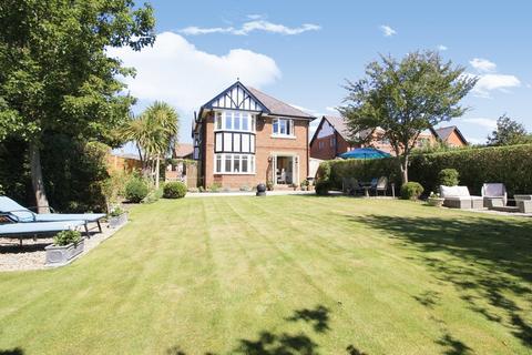 4 bedroom detached house to rent, Dodleston Lane, Chester CH4