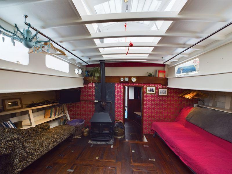 Saloon lounge