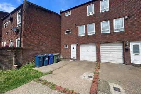 6 bedroom terraced house for sale, Investment Opportunity - 6 Bedroom/2 bathroom freehold house close to Edgware Town Centre