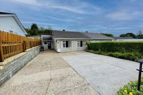 3 bedroom semi-detached bungalow to rent, Darren View, Crickhowell