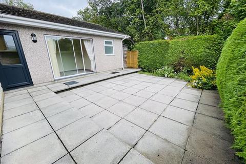 3 bedroom semi-detached bungalow to rent, Darren View, Crickhowell