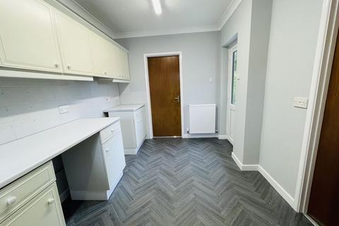 3 bedroom semi-detached bungalow to rent, Darren View, Crickhowell