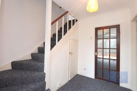 4 bedroom semi-detached house to rent, Tysea Hill, Romford RM4