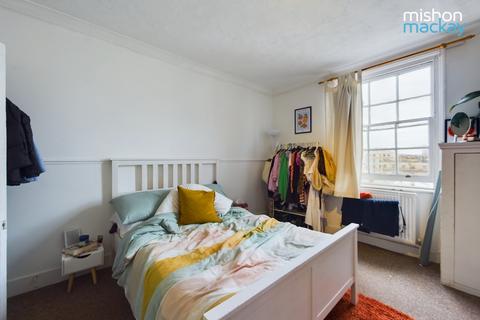 3 bedroom flat for sale, Adelaide Crescent, Hove, BN3