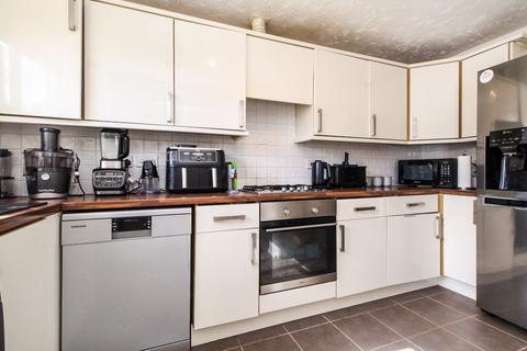 3 bedroom terraced house for sale, Sandleford Drive, Bedford MK42