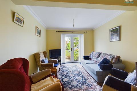 2 bedroom bungalow for sale, Mile Oak Road, Portslade, Brighton, East Sussex, BN41