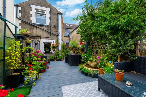 5 bedroom end of terrace house for sale, Bangor Street, Cardiff, CF24 3LR