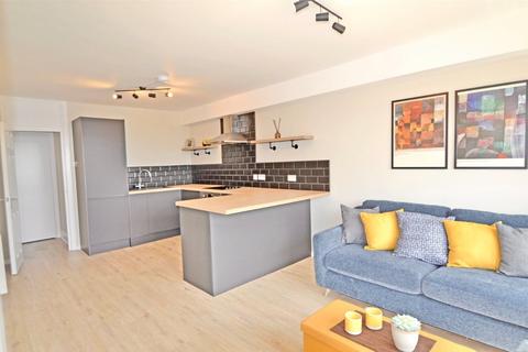2 bedroom flat for sale, Greenways, Highlands Road, Portslade, Brighton, BN41