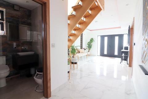 158 Barton Road, Luton, LU3 2BE