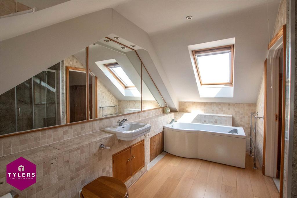 En-Suite Bathroom