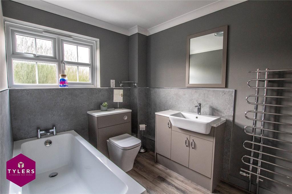 En-Suite Bathroom