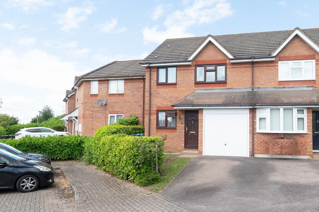 Oldbrook, Milton Keynes MK6 3 bed semidetached house for sale £350,000