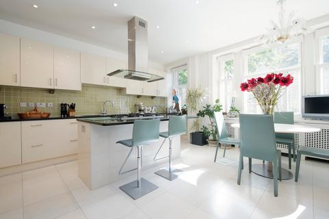 4 bedroom property for sale, St Albans Mansions