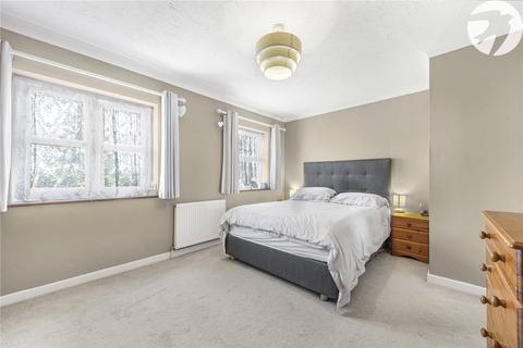 High Pines Mounts Road, Greenhithe, DA9 9LY