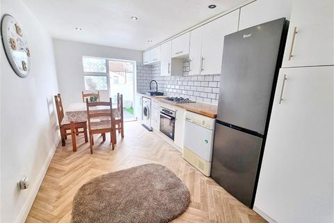 2 bedroom flat to rent, Prestbury Road, Forest Gate