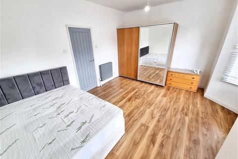 2 bedroom flat to rent, Prestbury Road, Forest Gate