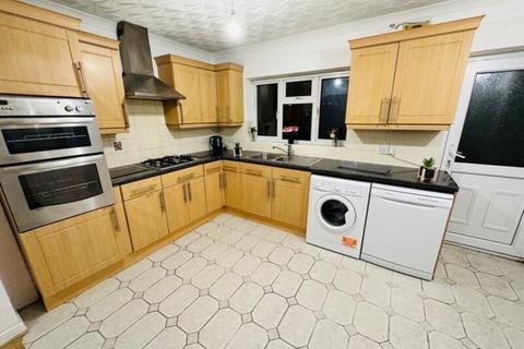 1 bedroom in a house share to rent, Clare Road, Staines-Upon-Thames, TW19