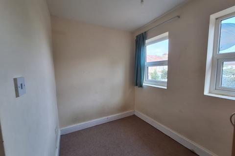 3 bedroom terraced house to rent, Carlyle Road, London