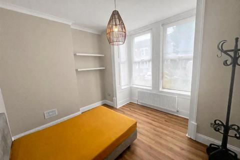 1 bedroom flat to rent, Belmont Road, London
