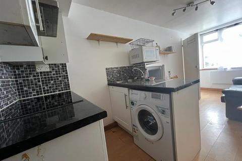 1 bedroom flat to rent, Bulstrode Avenue, Hounslow