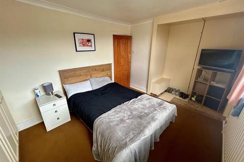 83 Epping Way, London, E4 7PG