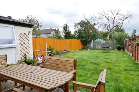14 Bishop Road, Calne, SN11 9AF