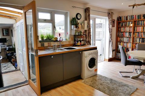14 Bishop Road, Calne, SN11 9AF