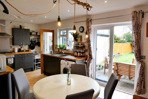 14 Bishop Road, Calne, SN11 9AF