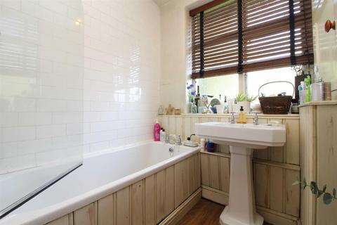 174 Buxton Road, Newtown, Stockport, SK12 2RQ