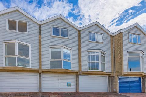 2 bedroom terraced house for sale, Leigh Hill Close, Leigh-On-Sea