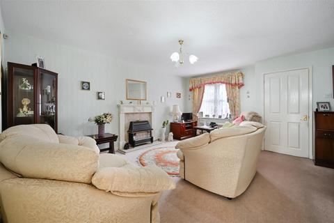 21 Hatfield Close, Sutton, SM2 5BH