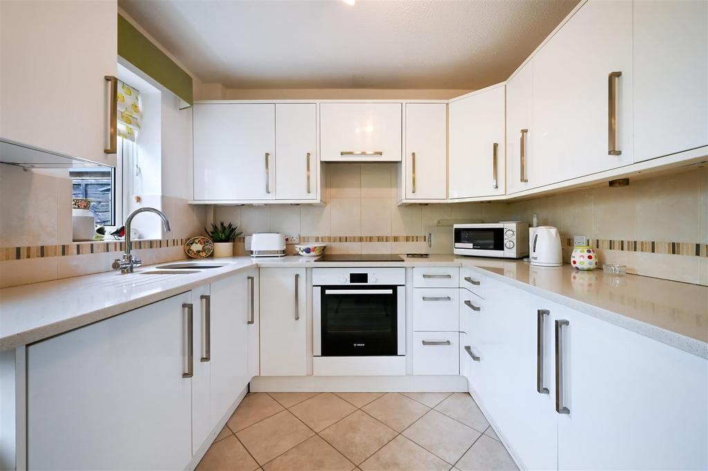 HATFIELD CLOSE, 21-17.jpg