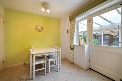 21 Hatfield Close, Sutton, SM2 5BH