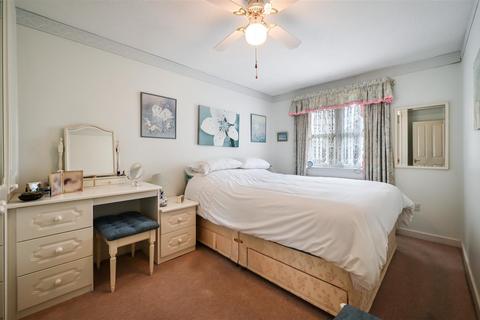 21 Hatfield Close, Sutton, SM2 5BH