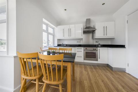 1 bedroom flat for sale, Hospital Bridge Road, Twickenham