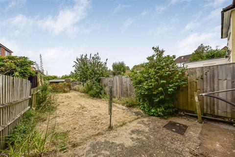 111 Meadway, Twickenham, TW2 6PL