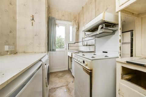 111 Meadway, Twickenham, TW2 6PL