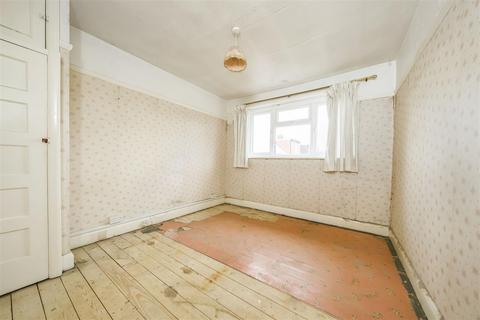 111 Meadway, Twickenham, TW2 6PL