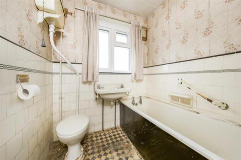 111 Meadway, Twickenham, TW2 6PL