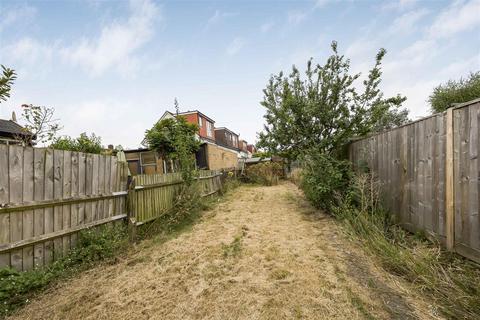 111 Meadway, Twickenham, TW2 6PL